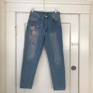 Boohoo high waisted mom jeans size 6/M (waist 28)